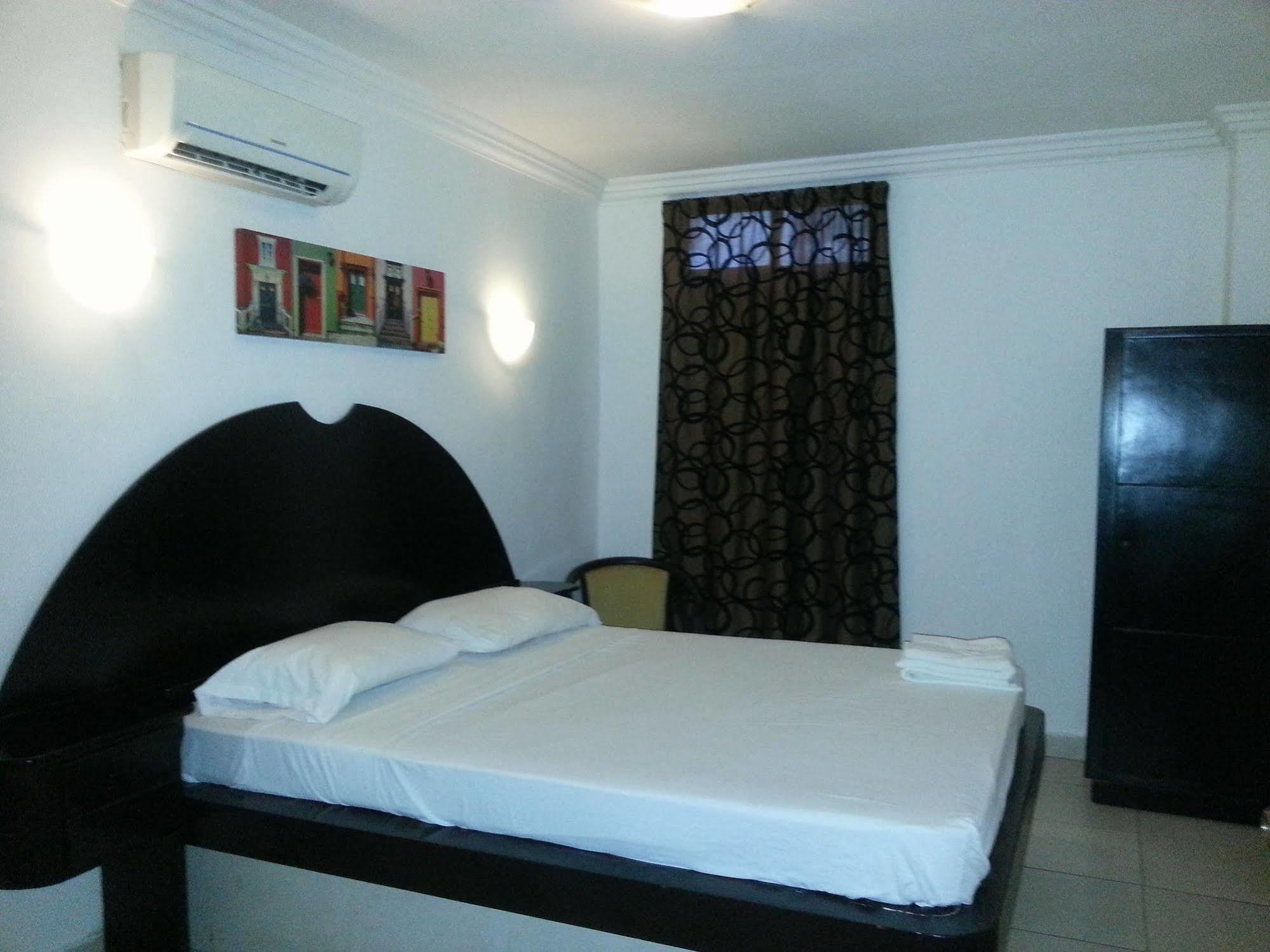 פנמה סיטי Hotel Pension Corona מראה חיצוני תמונה